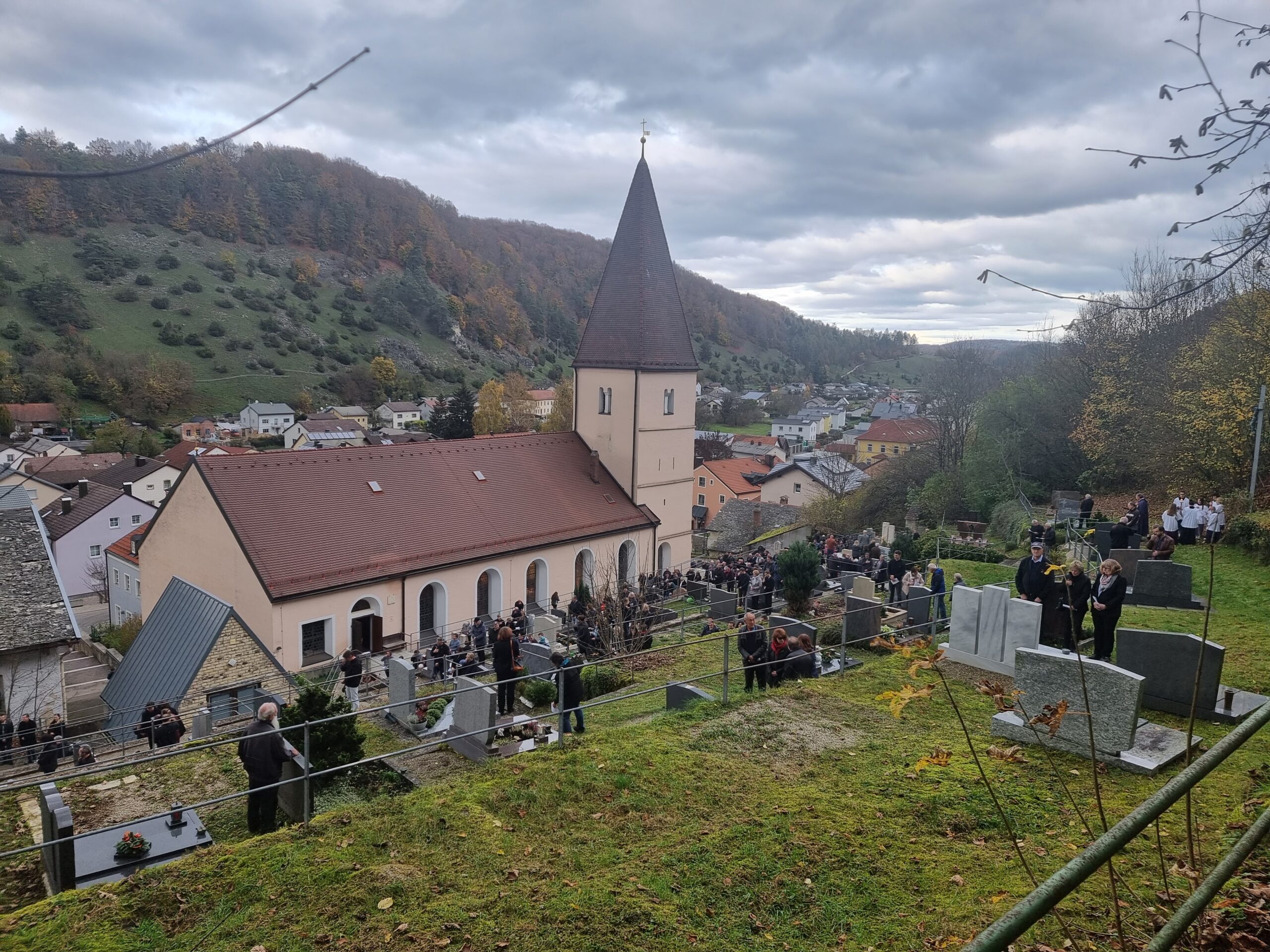 Gräbersegnung an Allerheiligen in Mörnsheim